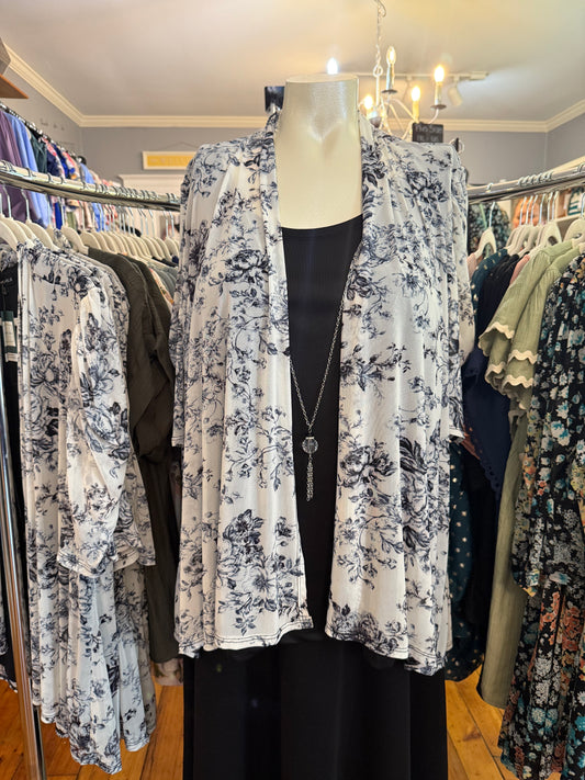 (Plus)Black/White Kimono Top