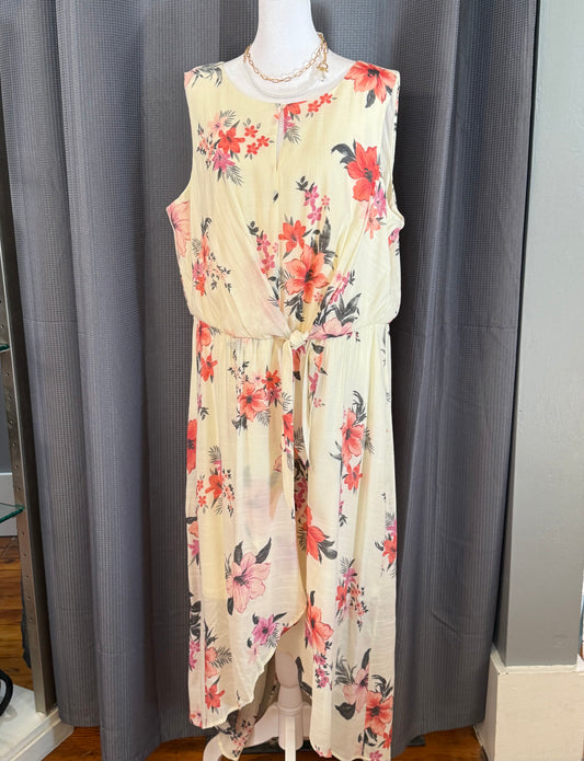 (Plus) Cream Hi-Low Dress