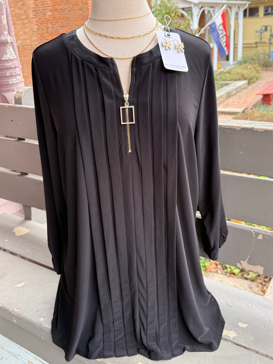 (Plus)BlackPleatZipTop