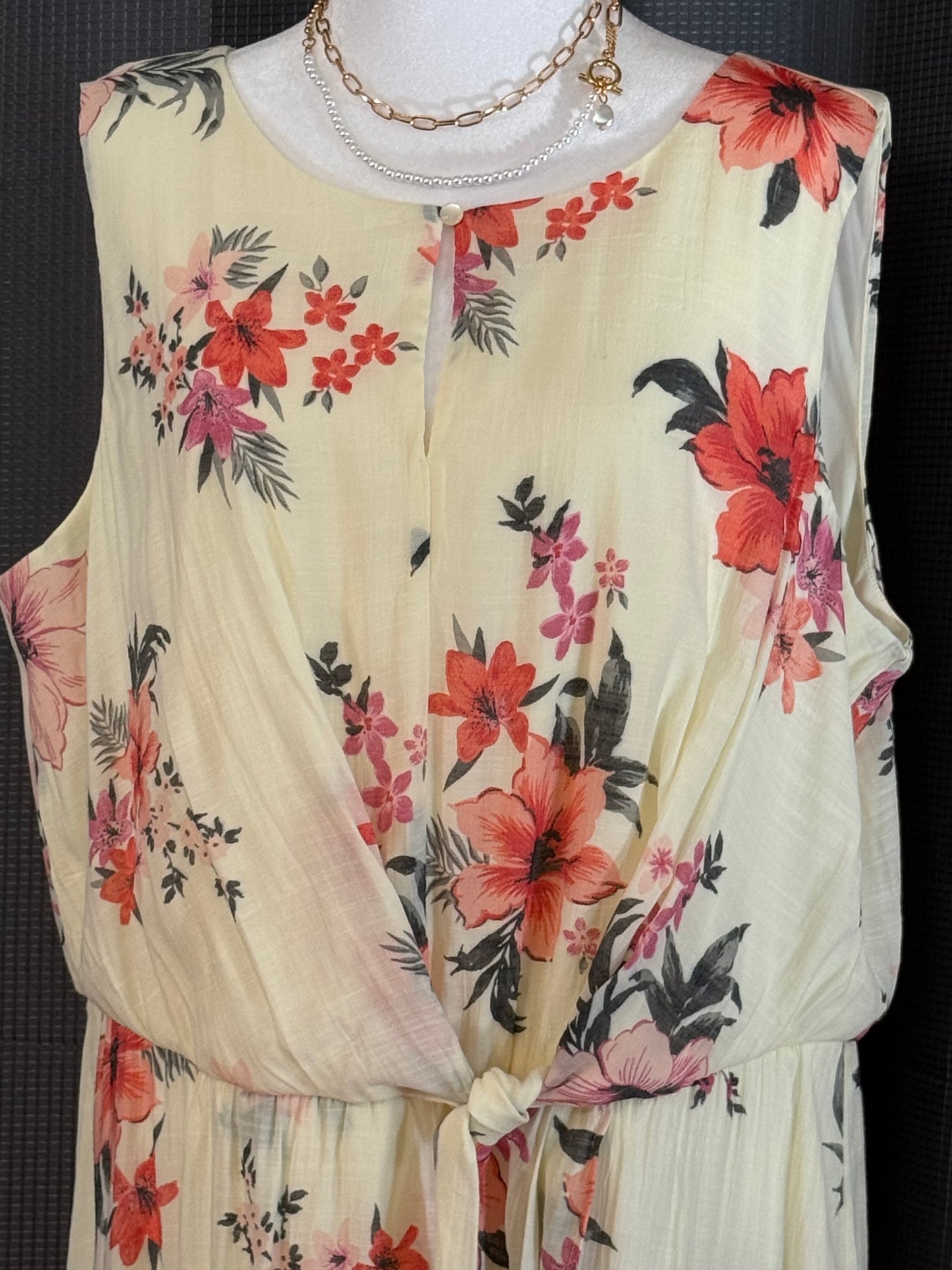 (Plus) Cream Hi-Low Dress