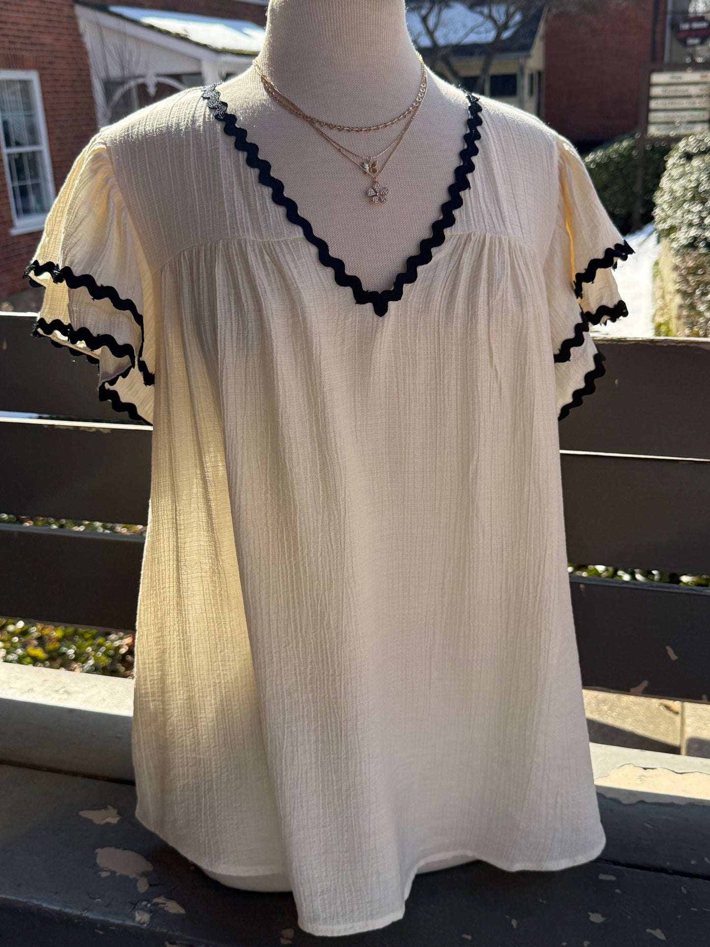 (Plus)Cream/BlackTrimTop